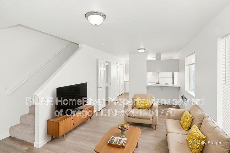 Portland House: 141 NE 147th Ave
