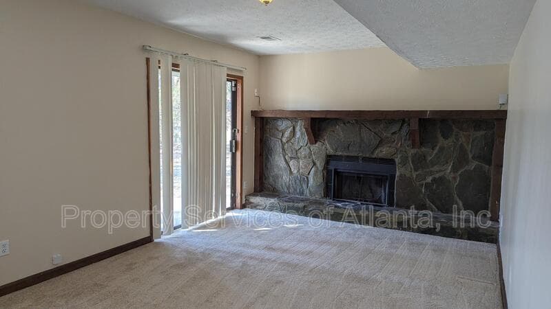 Decatur House: 4341 Old Lake Dr