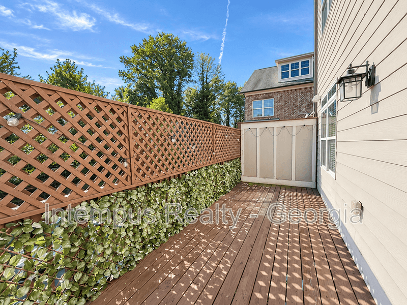 Smyrna House: 1260 Stone Castle Cir SE