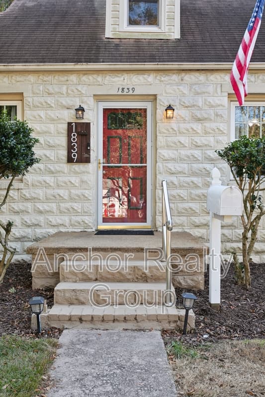 Norfolk House: 1839 Edgewood Avenue
