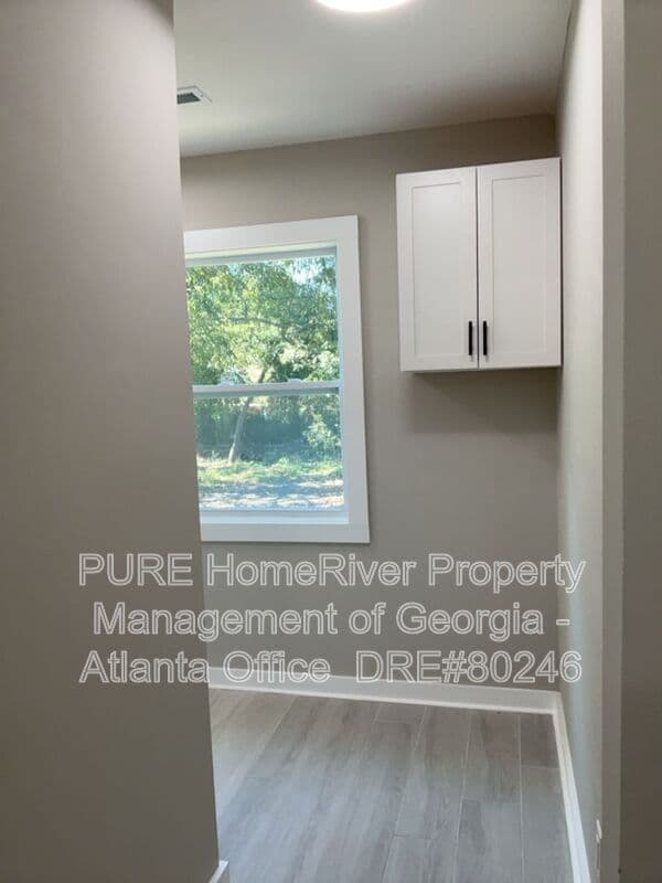 East Pt House: 2172 Ben Hill Rd