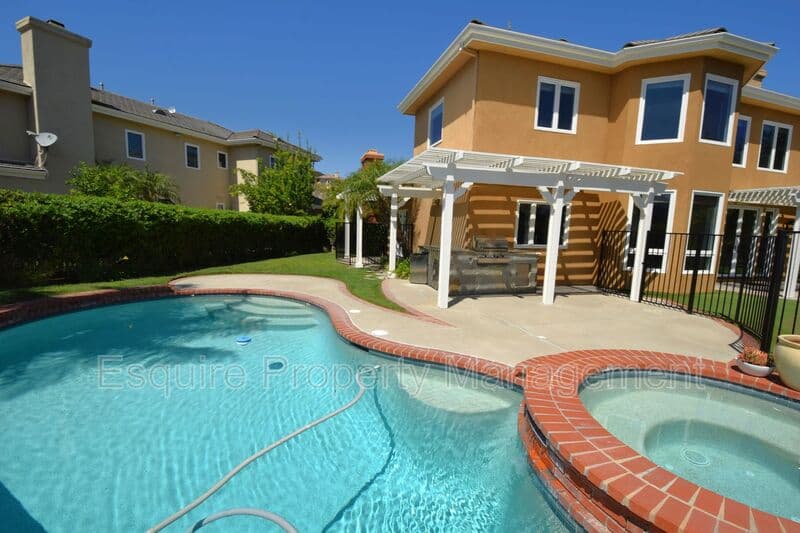 LAKE SHERWOOD House: 1674 BUSHGROVE CT