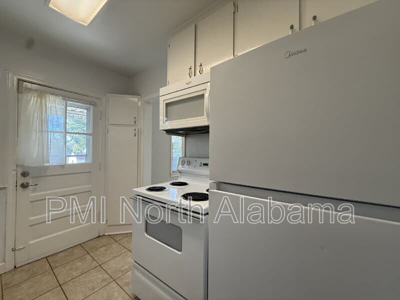 Huntsville House: 2026 Vanderbilt Dr SW