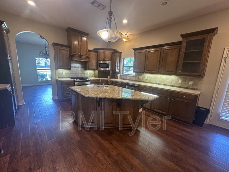Longview House: 2 Baylee Drive