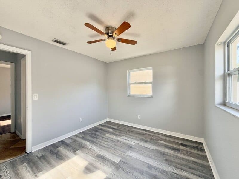 St. Petersburg House: 6943 Buhrley Terrace North