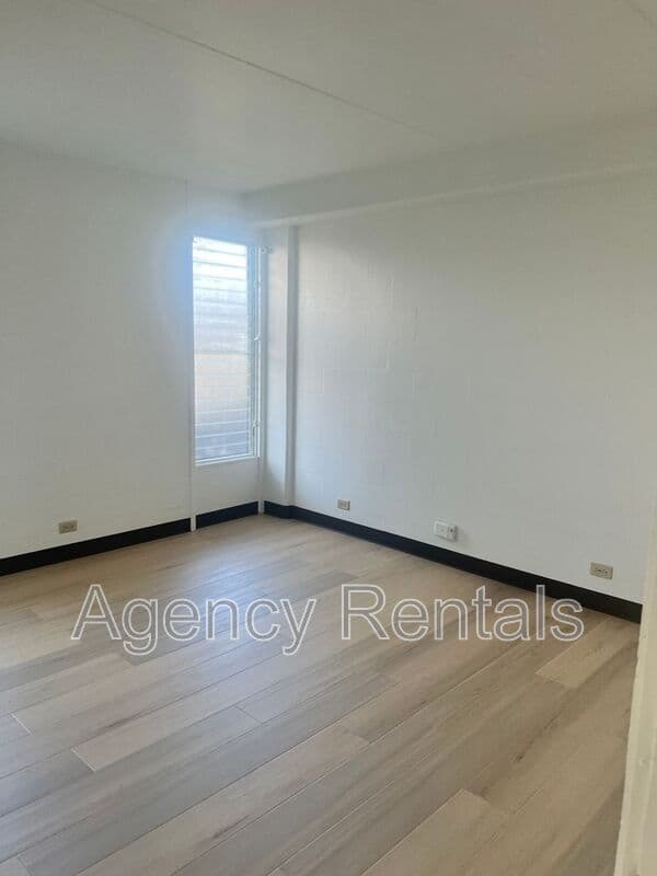 Honolulu Condo: 1349 Mookaula St.