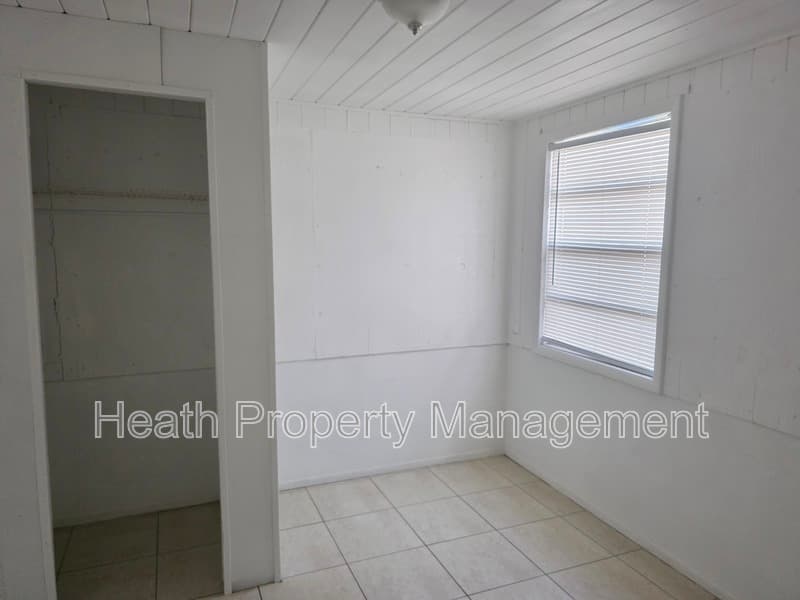 Largo House: 504 6th Ave NW