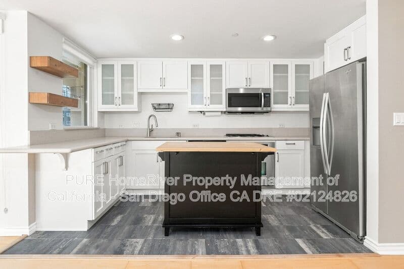 San Diego House: 875 G St