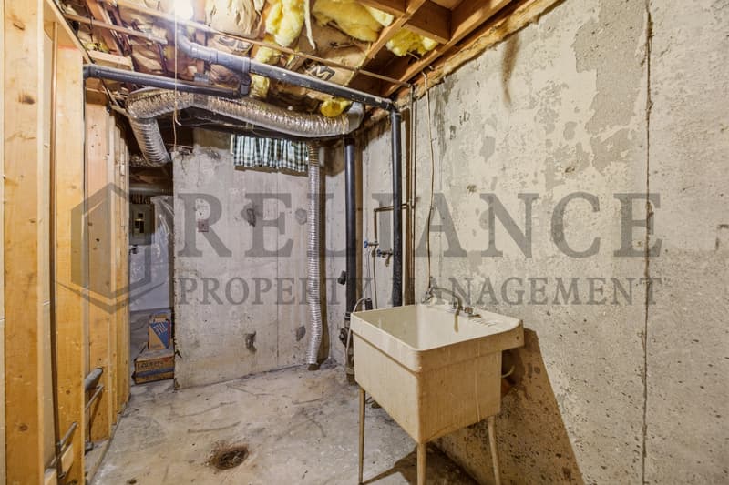 Newton House: 1915 Cypress Lane