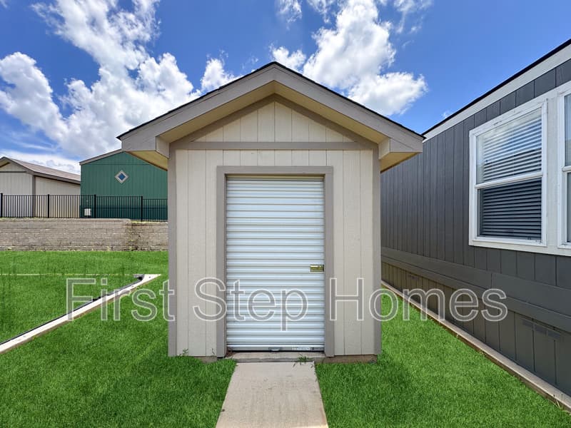 Tyler House: 1007 Conchas St