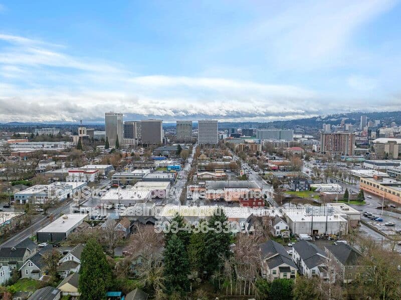 Portland House: 536 NE San Rafael St