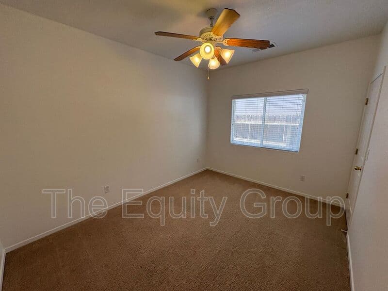 Visalia House: 2643 West Oakridge Ave
