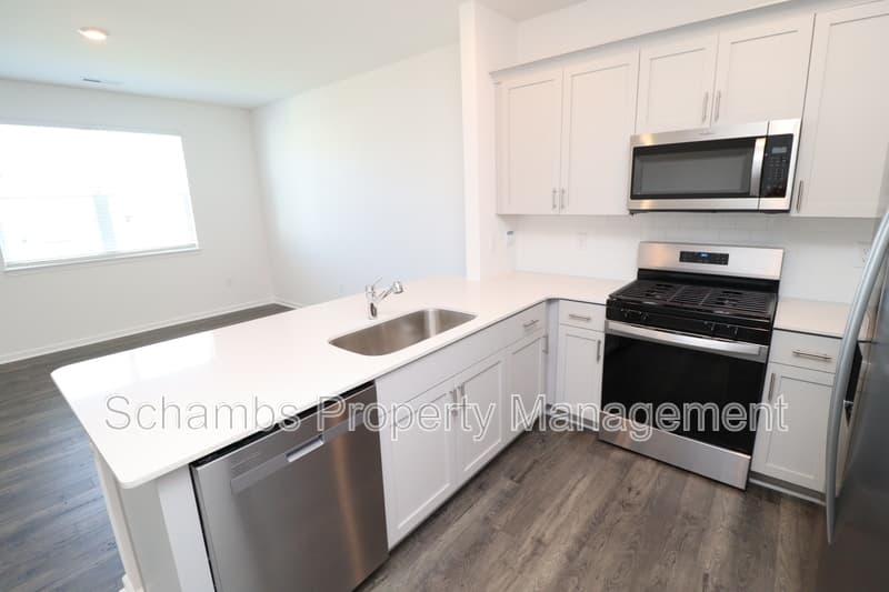 Wake Forest House: 360 Freestall Dr