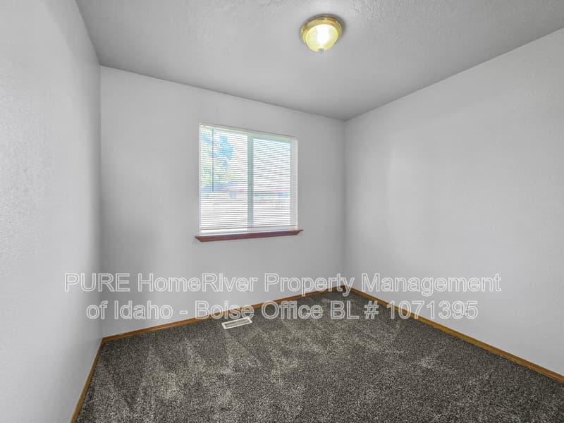 Nampa House: 2520 Muskrat Ave