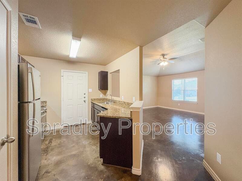 Belton Condo: 1035B Mason Dr