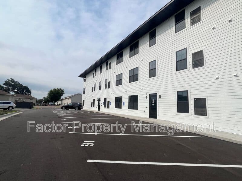 Mankato Condo: 1300 Warren Street
