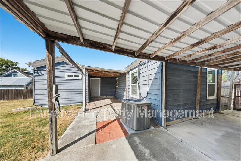 Fort Worth House: 2304 Ryan Ave