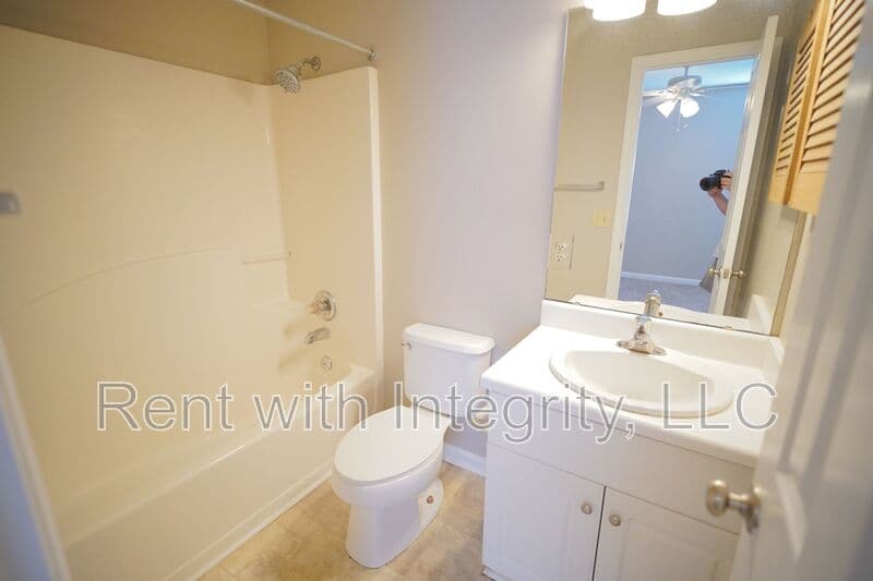Tallahassee House: 2414 Manzanita Court