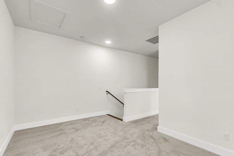 Summerville Townhome: 254 Symphony Ave