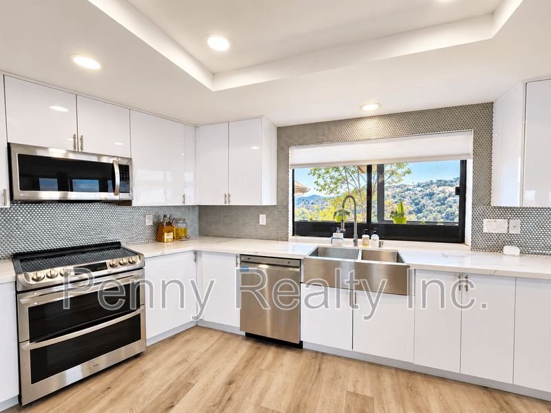 Escondido House: 9603 Indian Creek Way