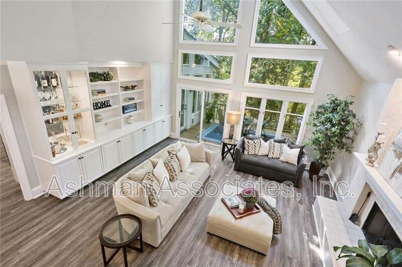 Atlanta House: 930 Manchester Place