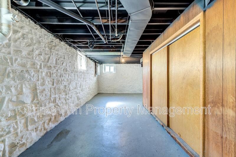 Saint Louis House: 8601 Virgil Ave