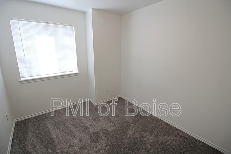 Nampa Townhome: 1059 E Iowa Ave