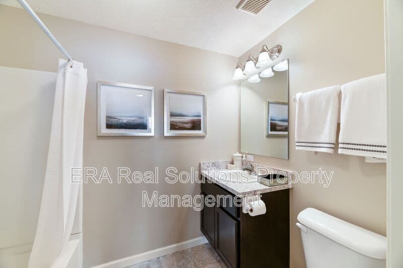 Columbus Condo: 1581-208 Gilmore Park Ave