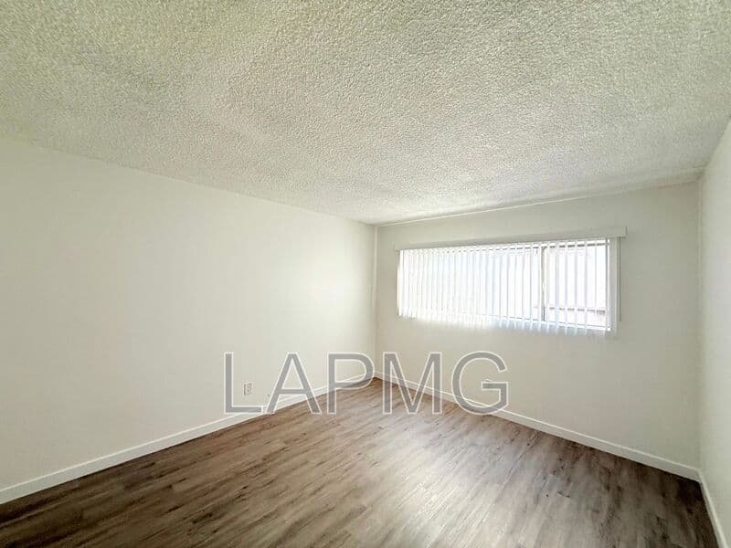 Los Angeles House: 1426 South Point View