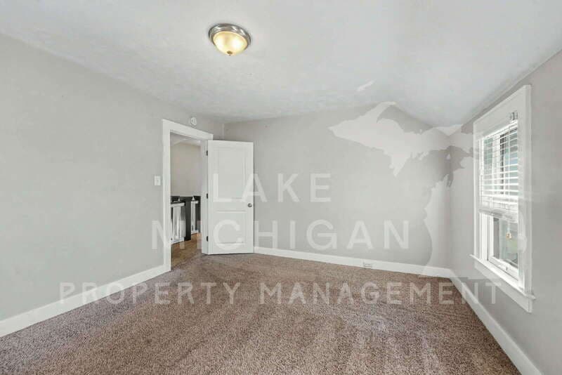 Grand Rapids House: 41 Diamond Ave NE