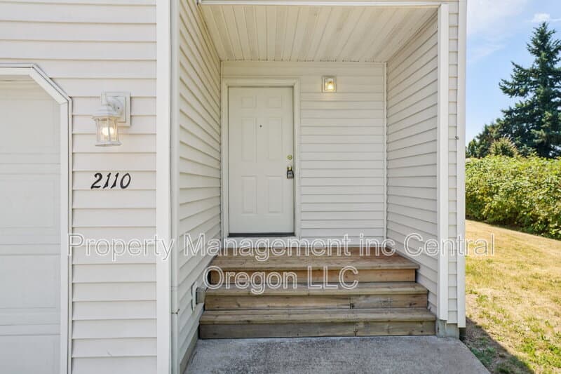Hubbard Townhome: 2110 Baines Blvd