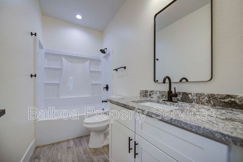 Buckeye Condo: 212 2nd Ave E