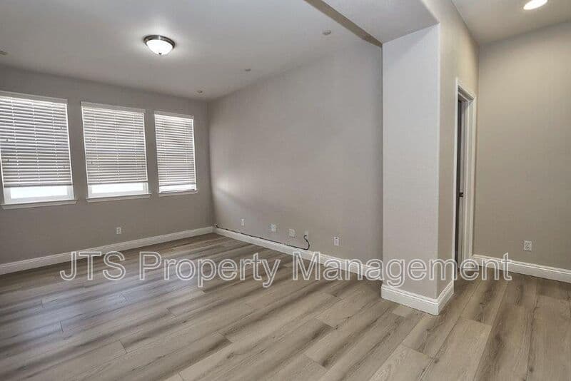 Sacramento House: 5424 Washoe Street