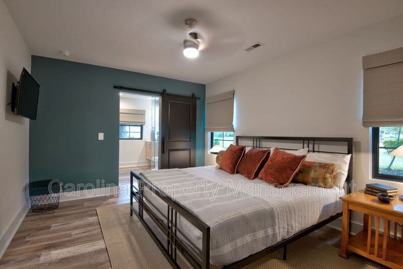 Charlotte House: 3945 Rockfern Rd