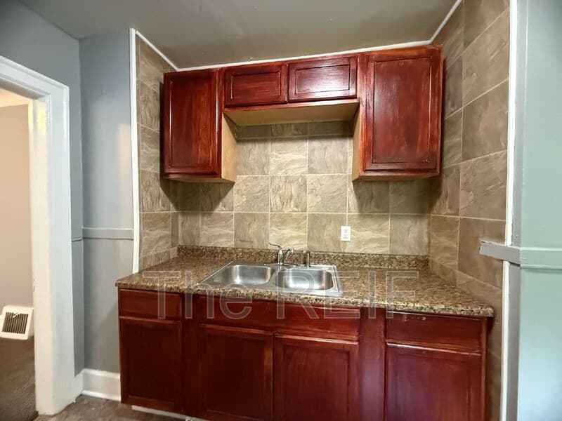 Detroit House: 13684 Wadsworth St