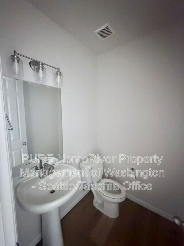 Lacey House: 5445 50th Loop SE