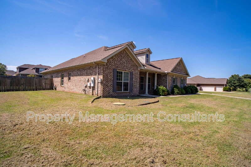 Madison House: 178 Sarah Jane Dr