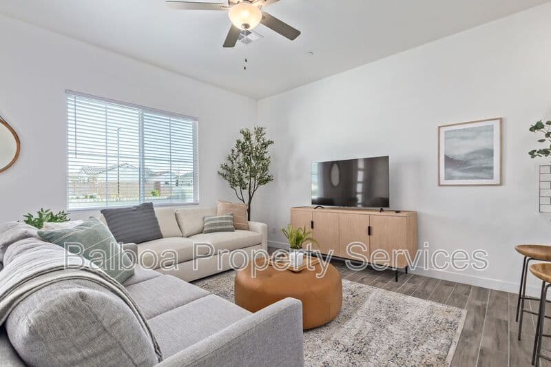 Mesa Townhome: 3230 E Thomas Rd