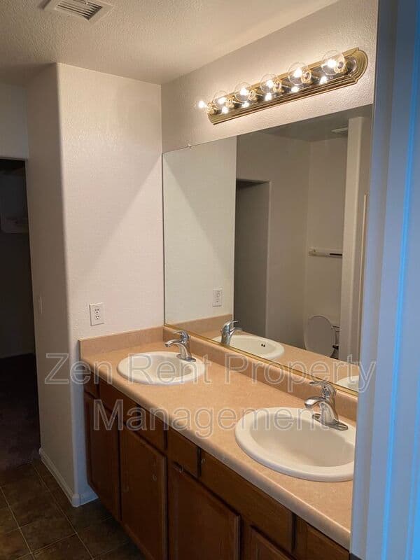 San Tan Valley House: 4150 E Azurite Rd