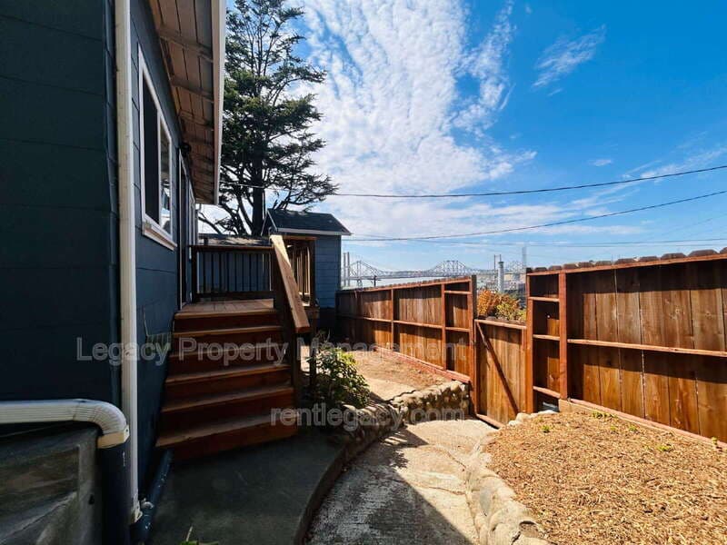 Crockett House: 653 Alhambra Street