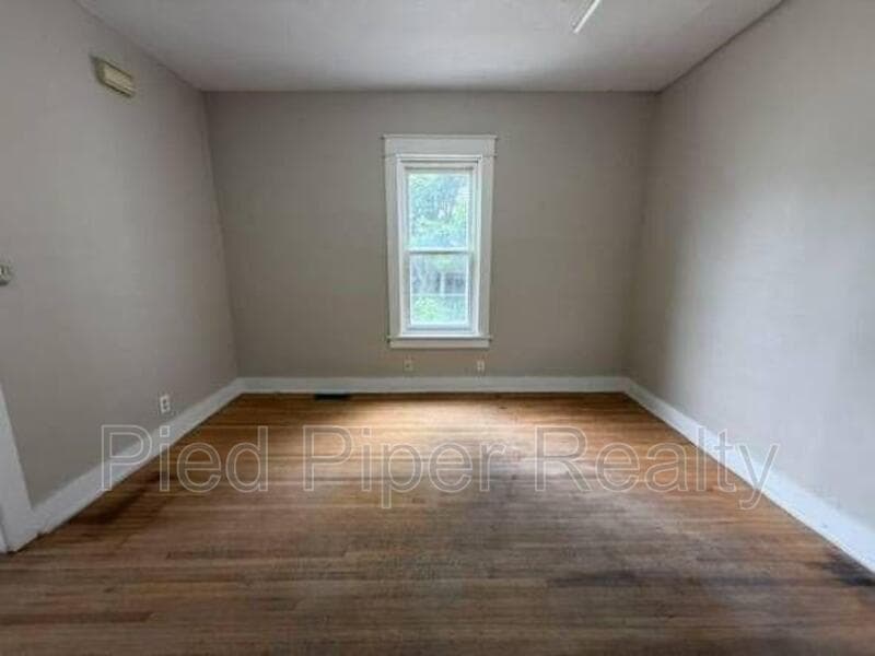 Freeport House: 712 E Shawnee St