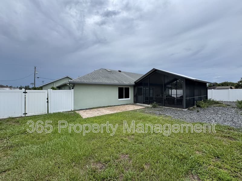 Spring Hill House: 6153 Mountain Way Avenue