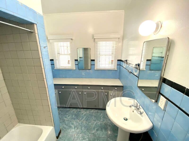 Los Angeles House: 1513 W 45th St