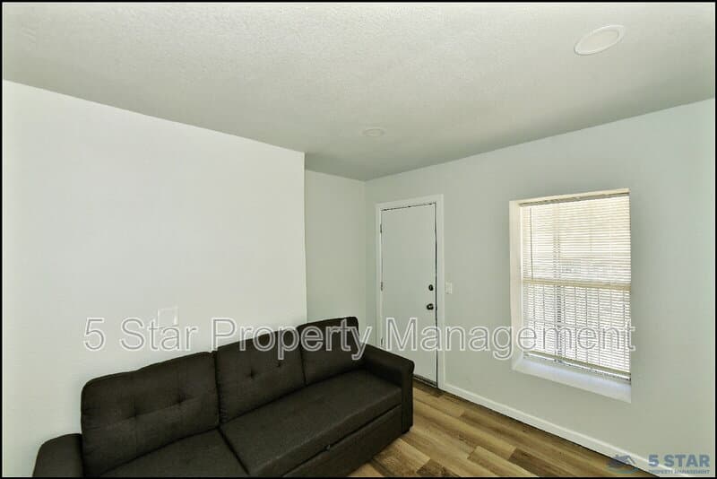 El Paso Condo: 6806 Alameda Ave