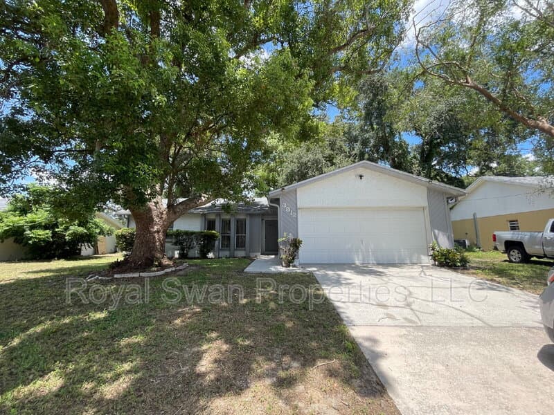 Lakeland House: 3812 Dovehollow Drive