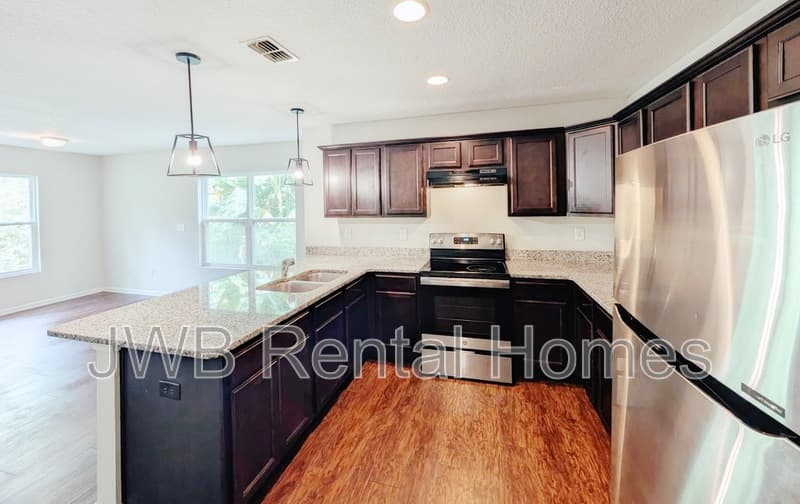 Jacksonville House: 2801 Myrtis Rd