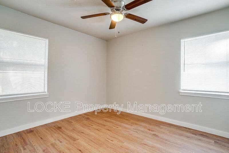 Fort Worth House: 3417 S University Dr