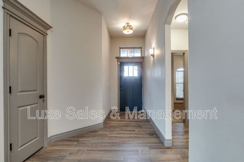 Edmond House: 6133 Oxnard St