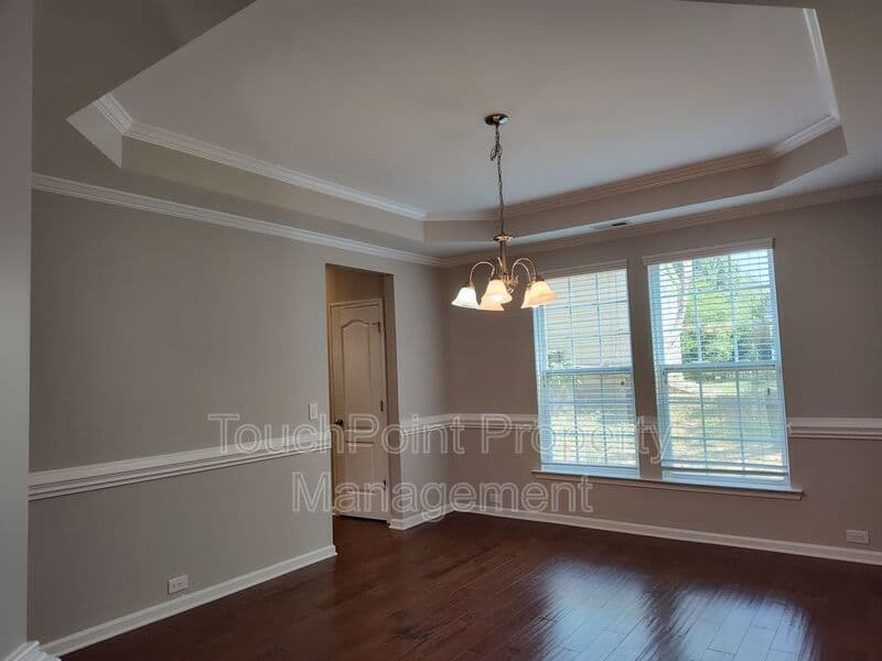 Charlotte House: 8611 Burnside Ln