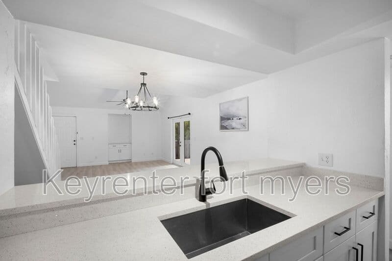 Fort Myers House: 6213 Timberwood Cir